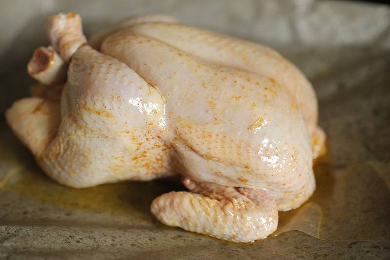 Как замариновать любую часть курицы так, чтобы мясо таяло во рту? Добавь этот продукт в нужный момент
