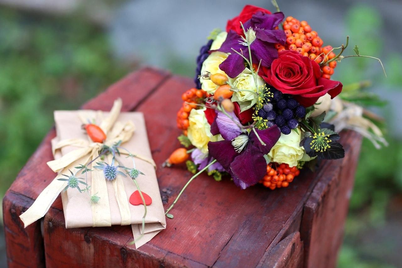 Мастера доставки цветов знают и расскажут, как оформить букет самостоятельно