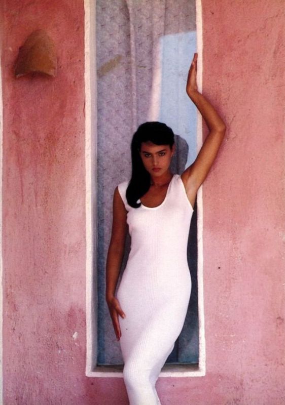 Фотографии молодой Моники Белуччи, сделанные в 1980-х годах (40 фото)