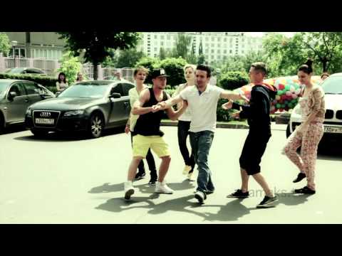 Молодой папаша встречает жену из роддома! Медсестры заплакали от зависти!