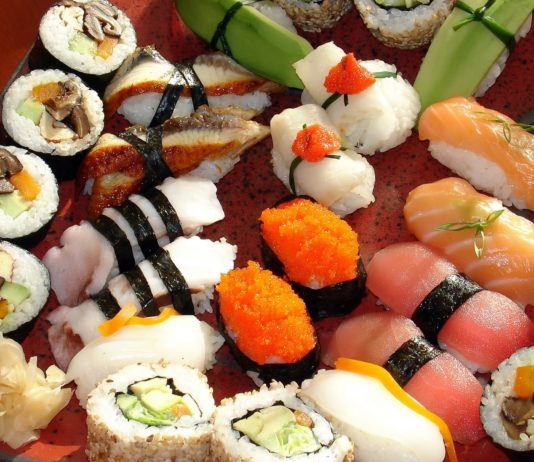 Суши: основные преимущества данного блюда, где заказать, как приготовить, популярные виды, маки, урамаки, нигири, темаки Суши: основные преимущества данного блюда, где заказать, как приготовить, популярные виды, маки, урамаки, нигири, темаки