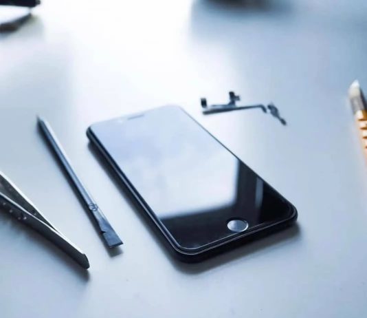 Мобильный телефон: типичные поломки, когда обратится к специалисту, залит смартфон, поломался сенсор, проблемы с аккумулятором Мобильный телефон: типичные поломки, когда обратится к специалисту, залит смартфон, поломался сенсор, проблемы с аккумулятором