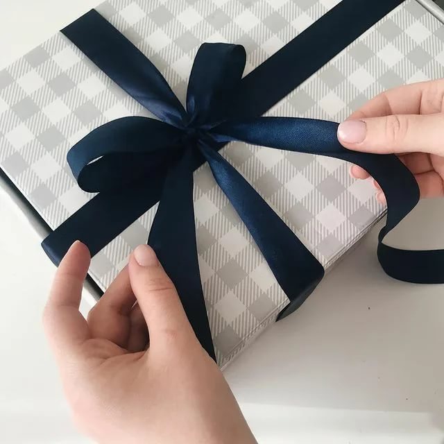 Подарок для брата: почему это так важно, что выбрать, идеи подарков, какой принесет радость, выбор для брата-подростка, где заказать подарок самостоятельно?