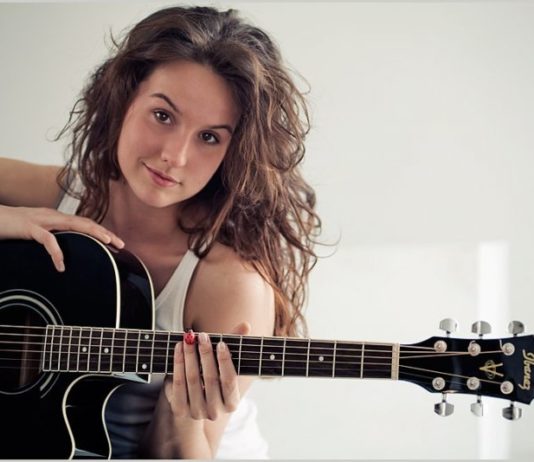 Какие песни лучше исполнять под гитару Какие песни лучше исполнять под гитару