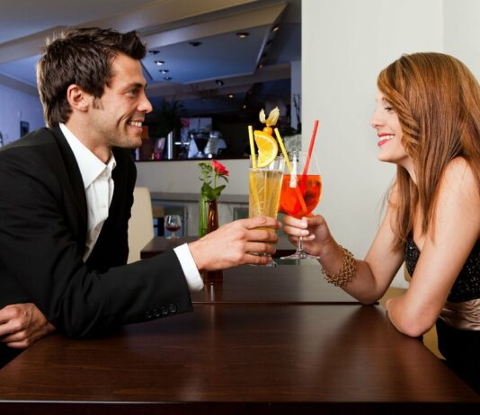 Где можно познакомиться с девушками?