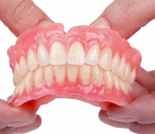 Ношение зубных протезов: это не так плохо, как вы думаете Ношение зубных протезов: это не так плохо, как вы думаете