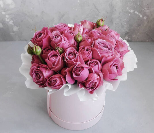 Шляпная коробка — один из лучших вариантов упаковки флористических композиций Шляпная коробка — один из лучших вариантов упаковки флористических композиций