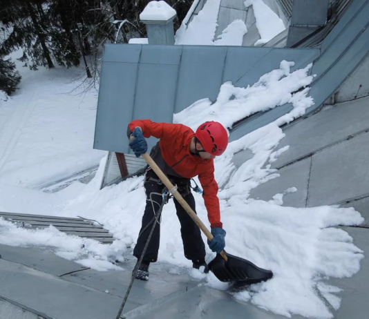 Почему стоит нанять компанию по уборке снега с крыш домов? Почему стоит нанять компанию по уборке снега с крыш домов?