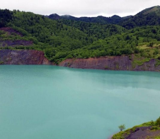 Исследуйте природный рай: тур к Бирюзовым озерам и мысу Евстафий