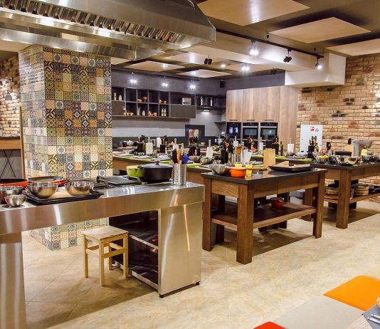 Почему стоит посетить кулинарную студию: преимущества, особенности, мероприятия