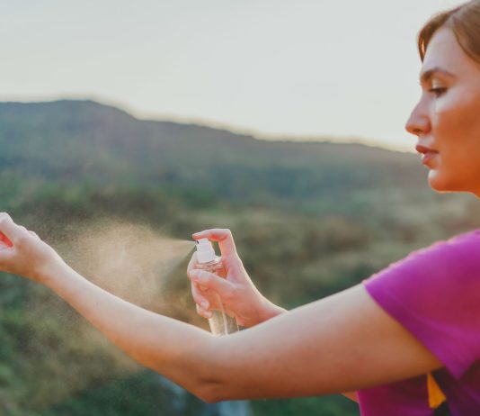 Как выбрать спрей от комаров?