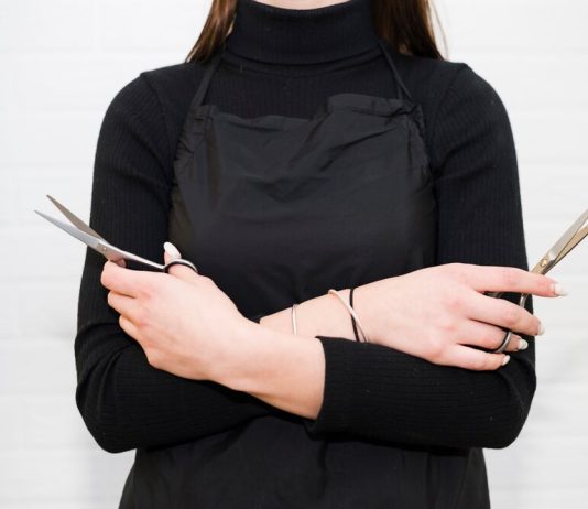 Ідеальні передники для вашого салону краси: матеріали, дизайн, переваги