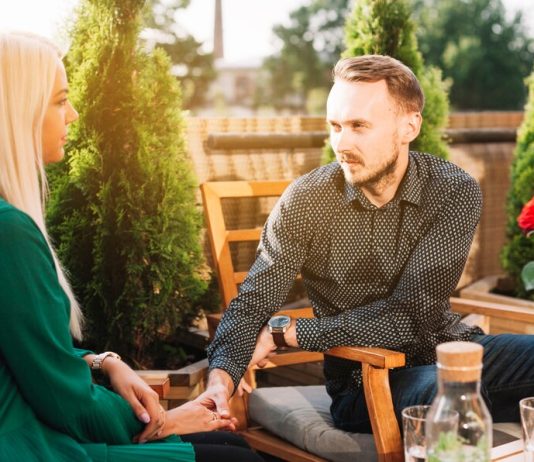 Искусство знакомиться с девушками: как очаровать и завоевать ее сердце