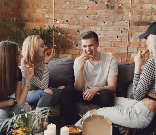 Игра «Мафия» на вечеринке: идея для развлечения гостей