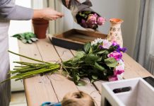 Цветочная симфония: доставка букетов и искусство выбора роз