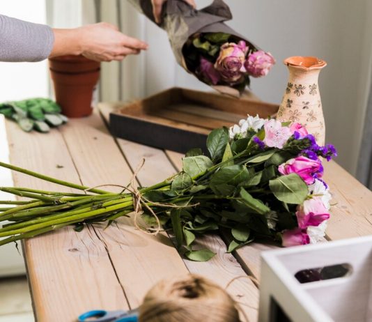 Цветочная симфония: доставка букетов и искусство выбора роз