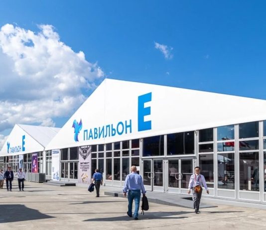 Выставочная палатка: универсальное решение для уличных и интерьерных мероприятий