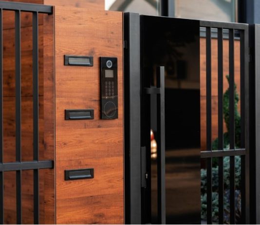 Фурнитура для ворот российского производства: обзор основных элементов, преимущества, особенности выбора и рекомендации.